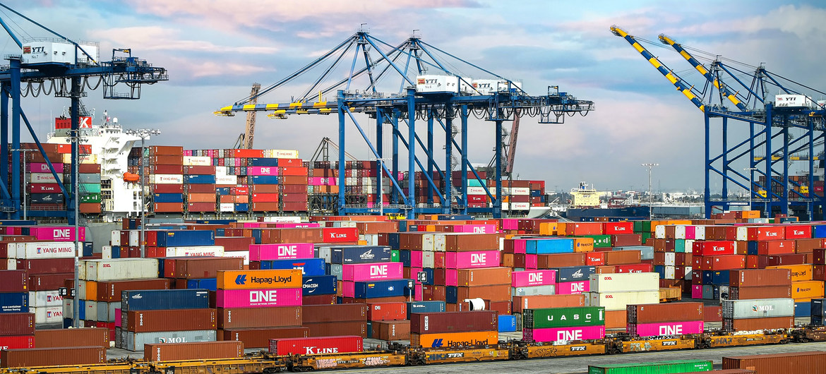 ΠΟΕ: Αναθεωρεί πτωτικά την πρόβλεψη για την αύξηση του παγκόσμιου εμπορίου το 2022