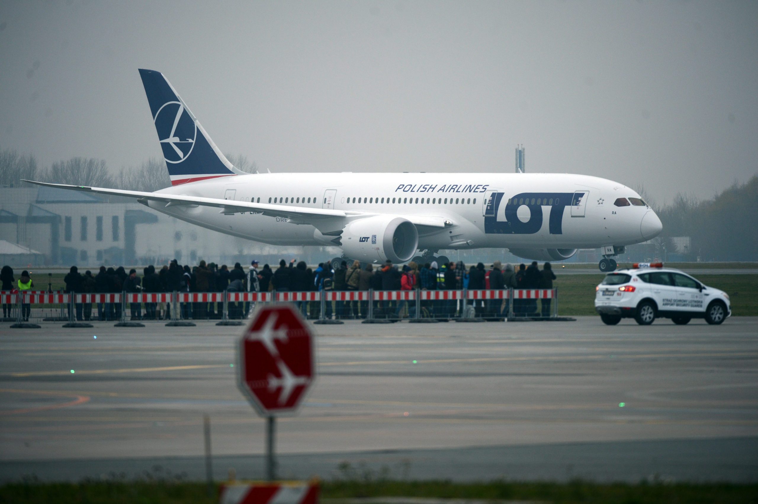 Πολωνία: Κύμα παραιτήσεων ελεγκτών εναέριας κυκλοφορίας, πλήγμα στις πτήσεις