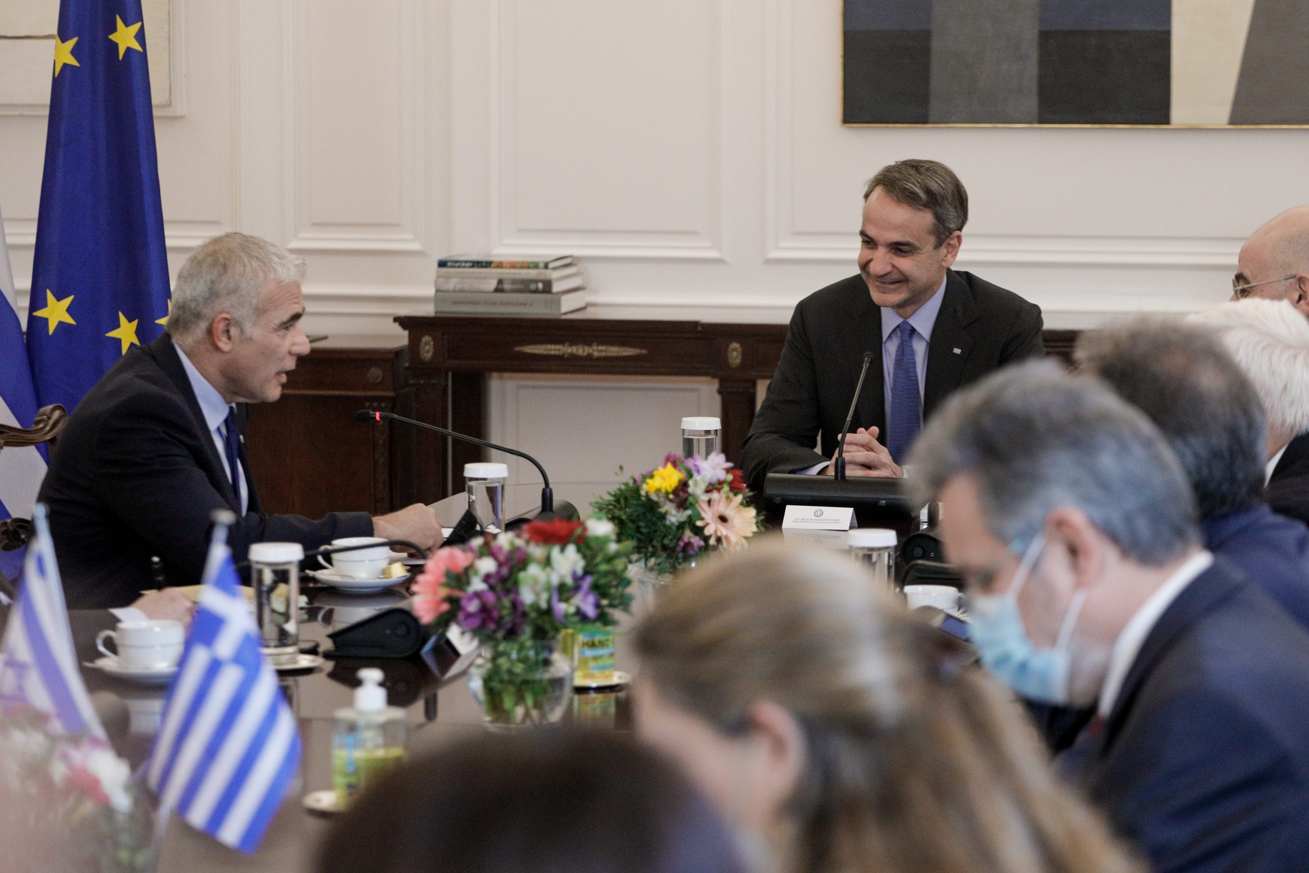 Israeli Alternate PM Lapid in Athens for trilateral meeting; talks with Mitsotakis on Tues