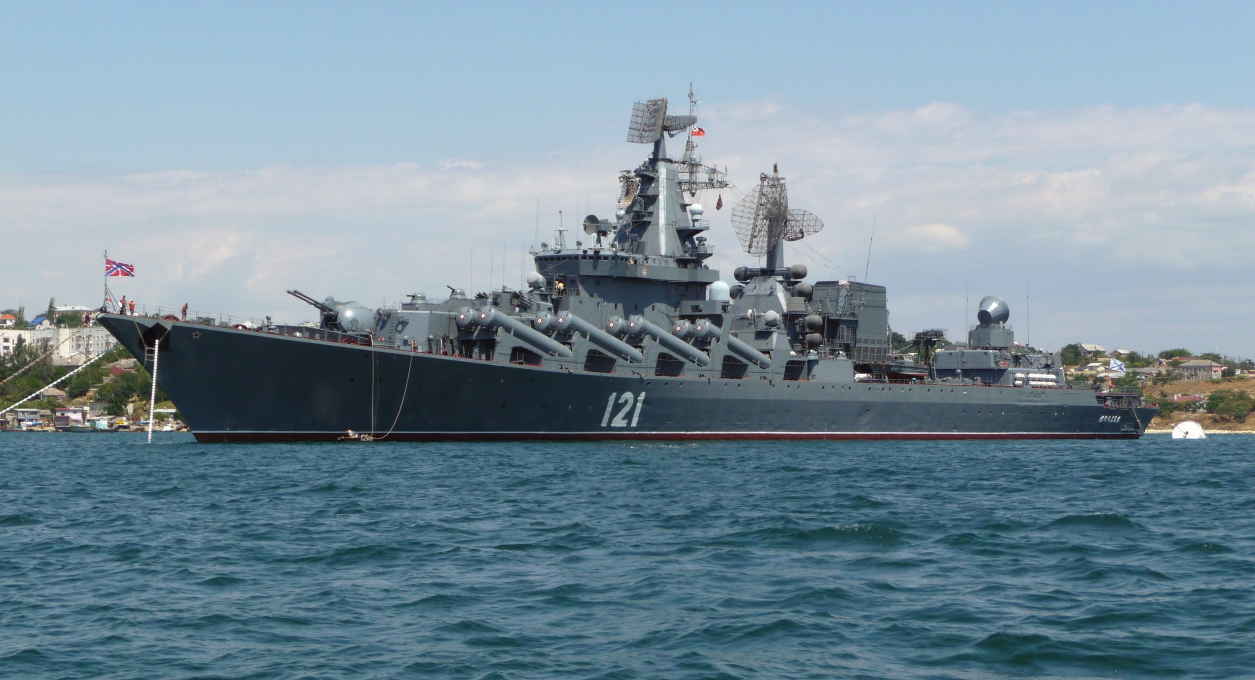 Πόλεμος στην Ουκρανία: Θρίλερ με το πλήρωμα του Moskva – Τελετή μνήμης από συγγενείς