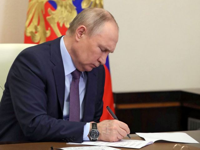Ρωσία – κυρώσεις: Στην αντεπίθεση η Μόσχα με μέτρα κατά της Δύσης