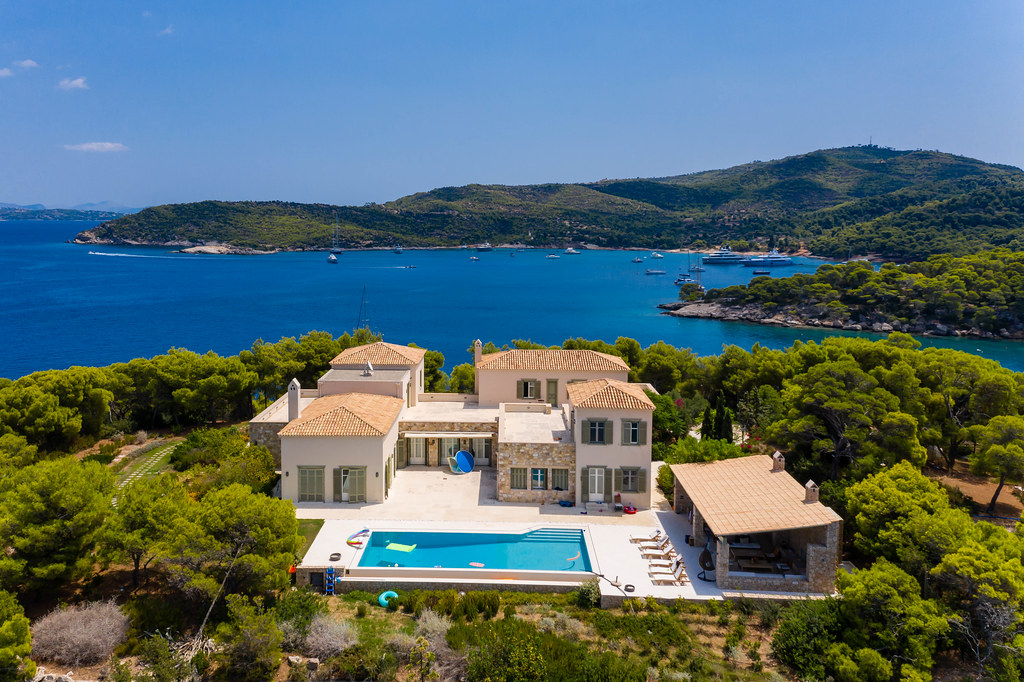 Real estate: More and more expensive holiday homes are being bought by foreigners in Greece