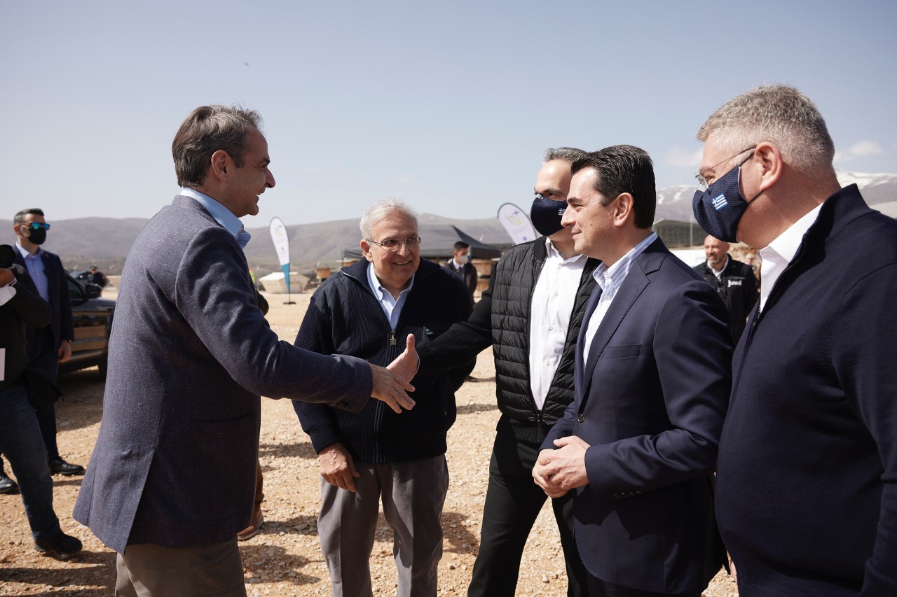Mitsotakis: End of lignite use delayed due to Ukraine war; major photovoltaic unit inaugurated in N. Greece