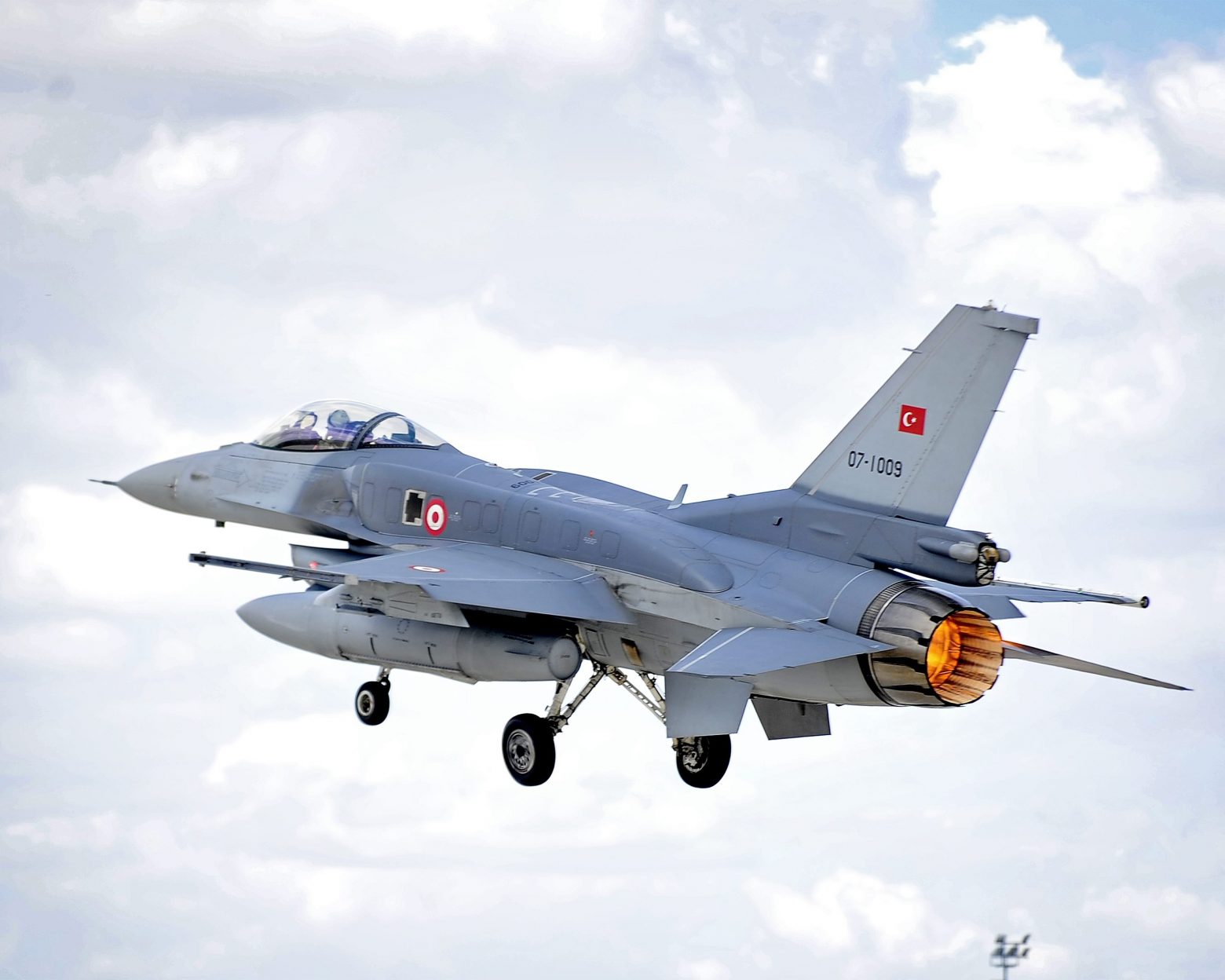 Pair of Turkish F-16s engage in multiple airspace violations on Mon.