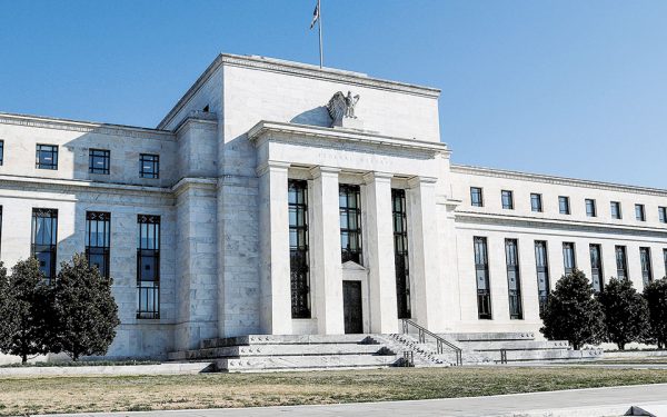 Κεντρικές τράπεζες: Προχωρούν στις πιο μεγάλες αυξήσεις επιτοκίων εδώ και πάνω από δύο δεκαετίες