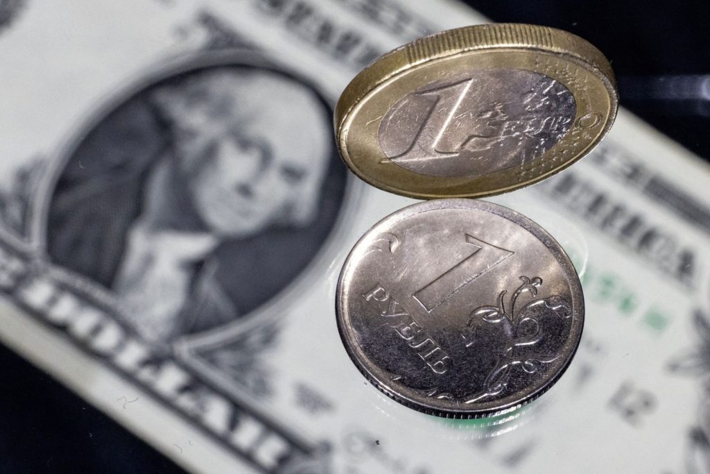 Αγορές: Στο «κόκκινο» οι μετοχές- Ανεβαίνουν δολάριο, πετρέλαιο, βυθίζεται το ευρώ