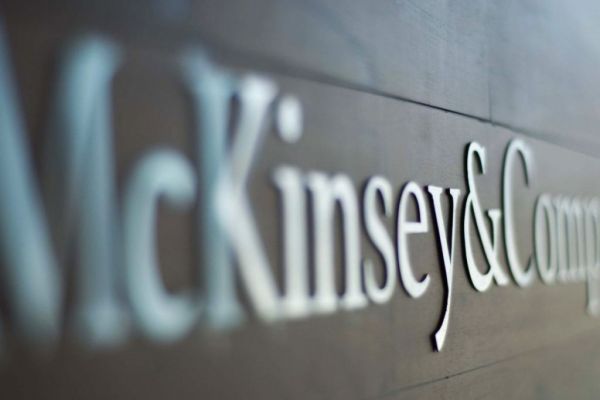 McKinsey: Απολύει τουλάχιστον 2.000 εργαζόμενους