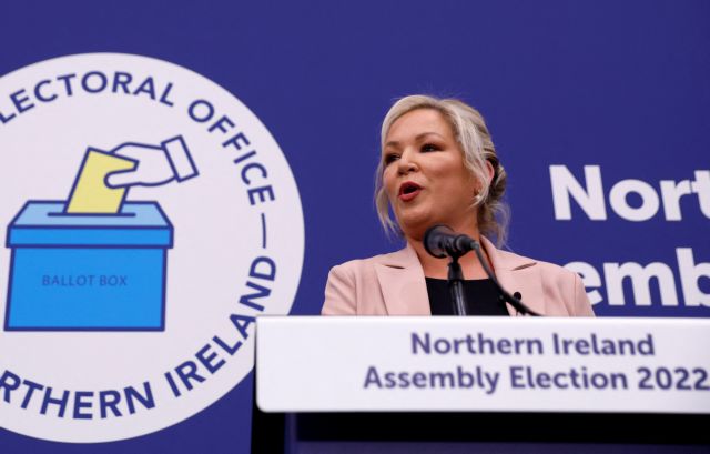 Βρετανία: Για πρώτη φορά στην ιστορία του, το Σιν Φέιν αναδεικνύεται πρώτο κόμμα στη Β. Ιρλανδία