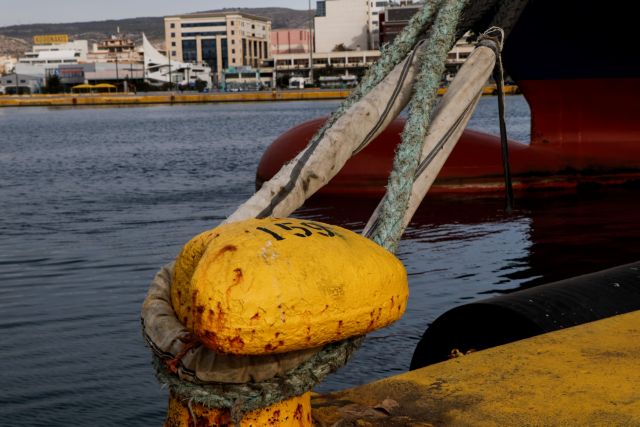 Κακοκαιρία: Δεμένα πλοία στα λιμάνια