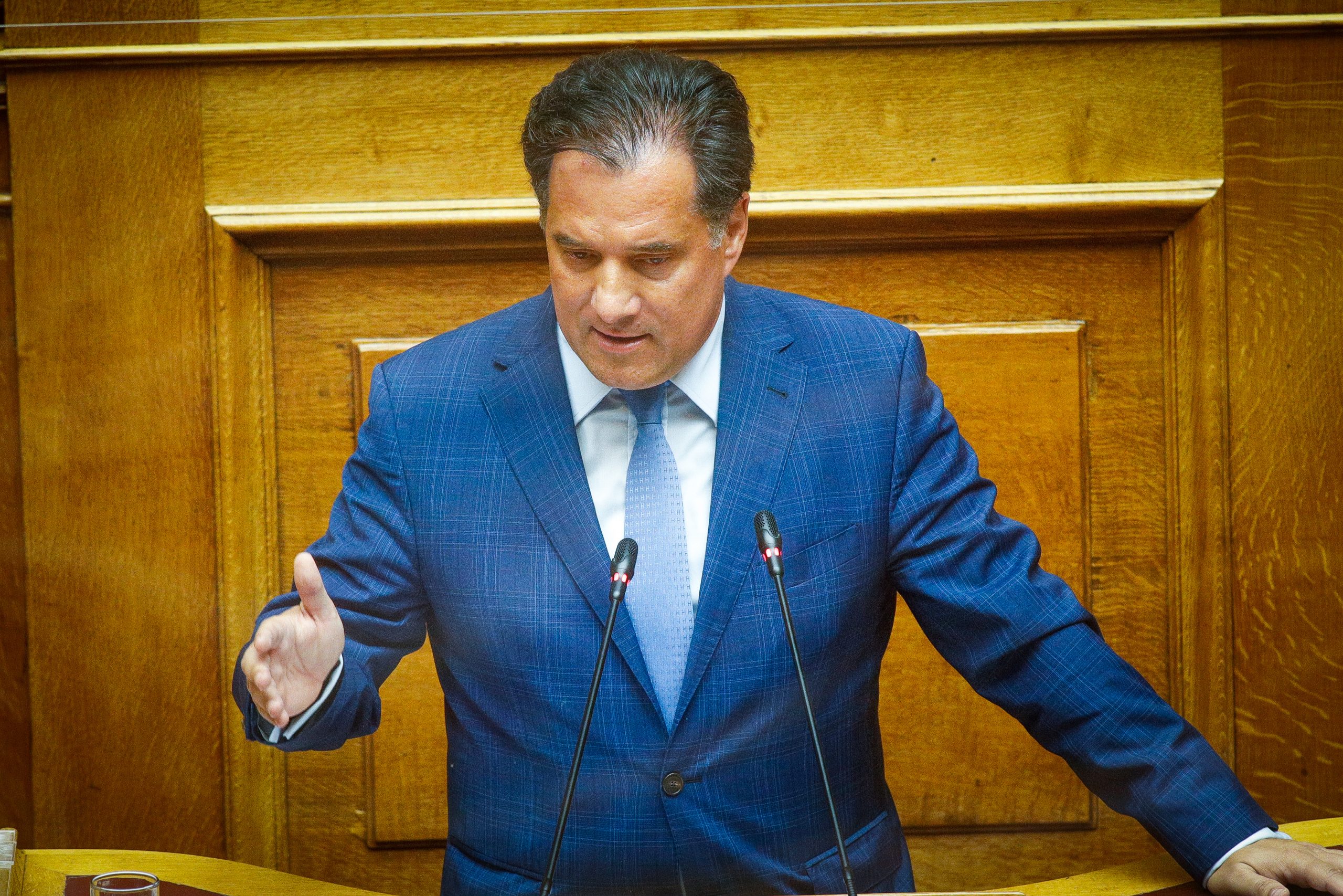 Βουλή: Βαριές κατηγορίες για βίλες και δάνεια μεταξύ Γεωργιάδη και βουλευτών του ΣΥΡΙΖΑ