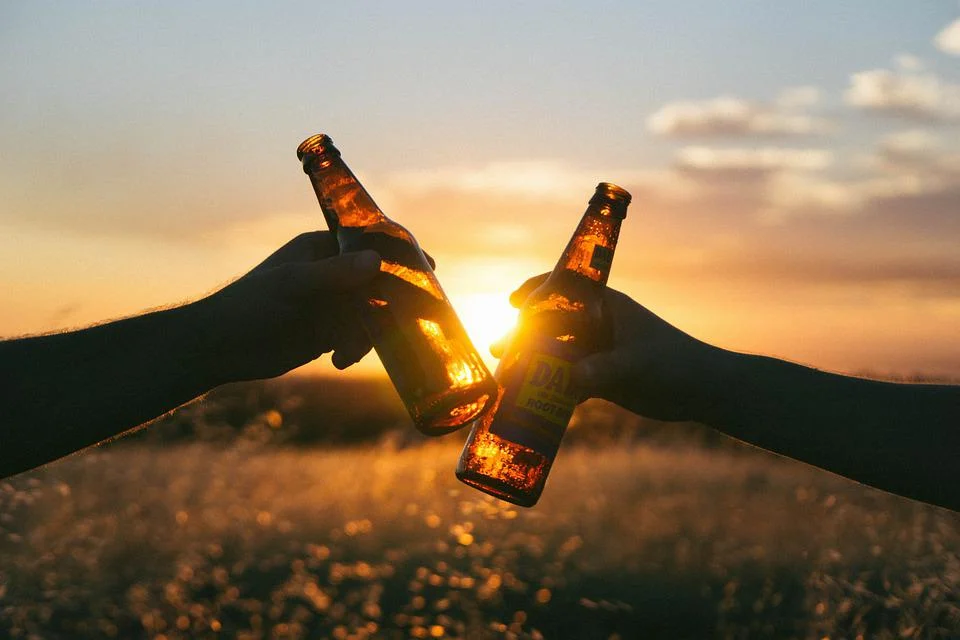 Μπίρες χωρίς αλκοόλ: Εκτόξευση των πωλήσεών τους δείχνει τι προτιμούν οι νέες γενιές