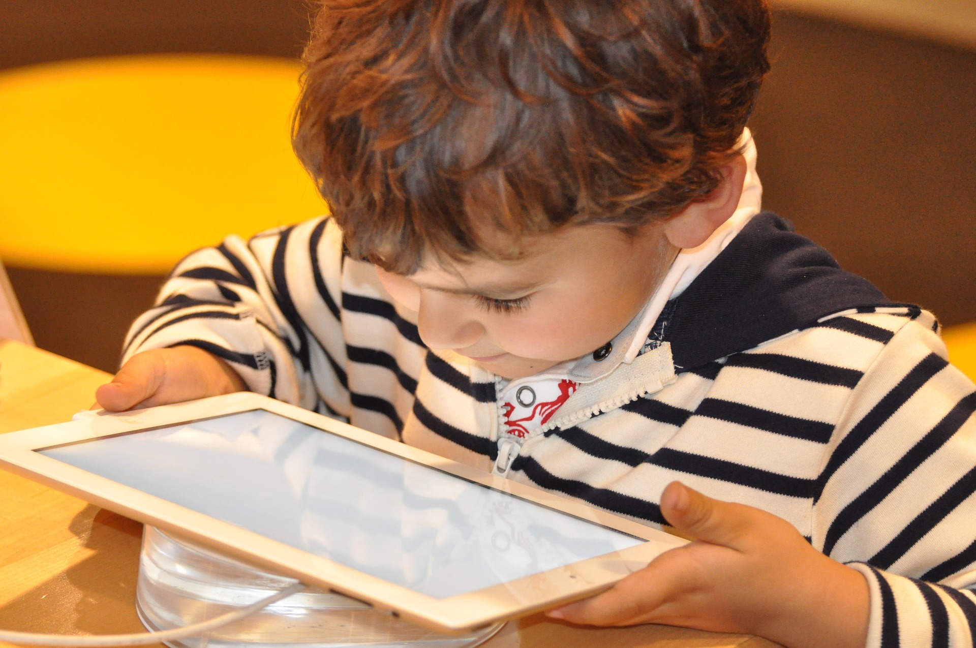 ΕΕ: Νέα στρατηγική για την προστασία των παιδιών στο διαδίκτυο
