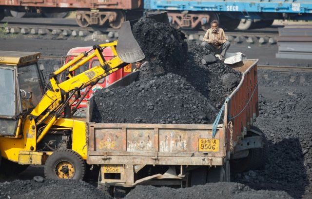 Ινδία: Ελλείψεις άνθρακα οδήγησαν σε εκτεταμένες διακοπές ρεύματος – Απάντηση με εισαγωγές