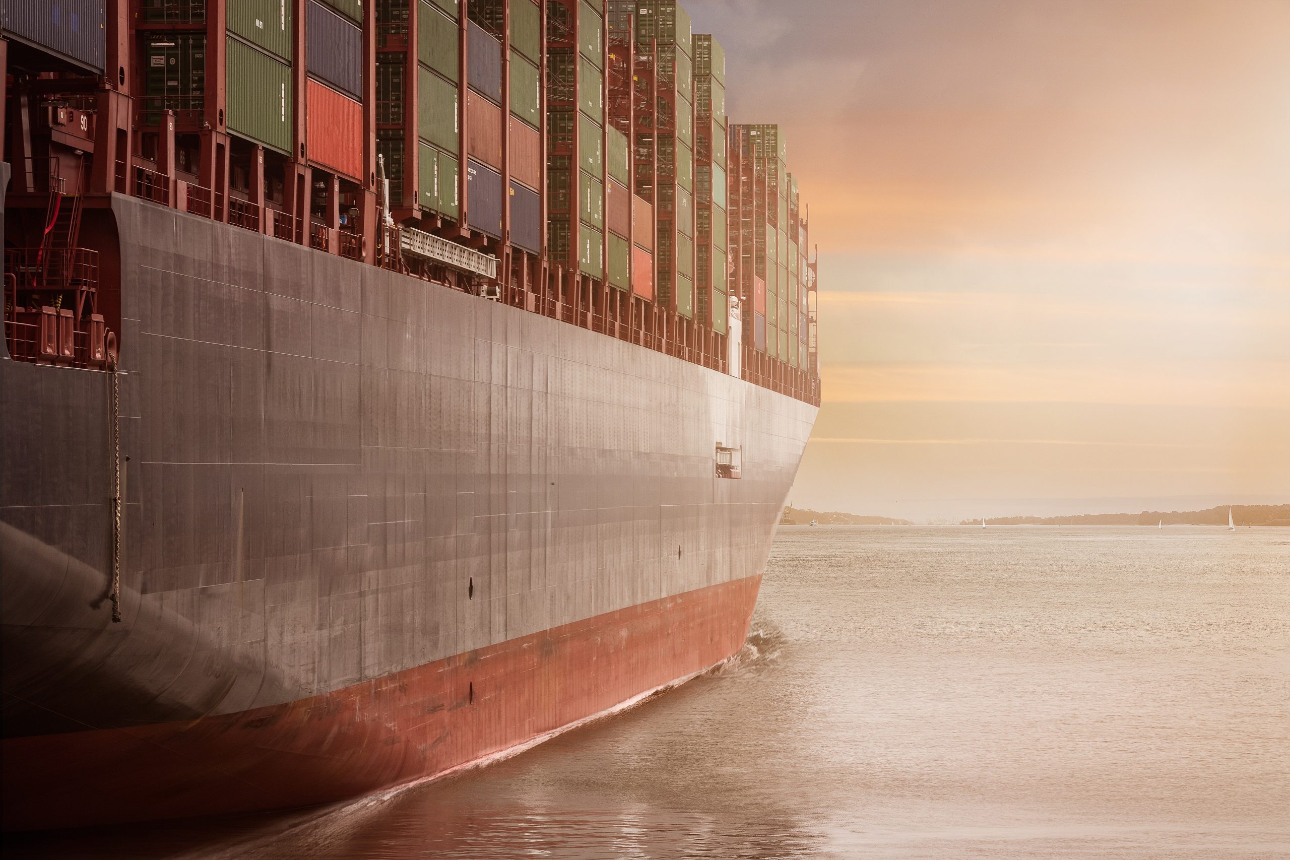 Εμπορευματοκιβώτια: Οι ναυτιλιακές αποφεύγουν την Ερυθρά Θάλασσα