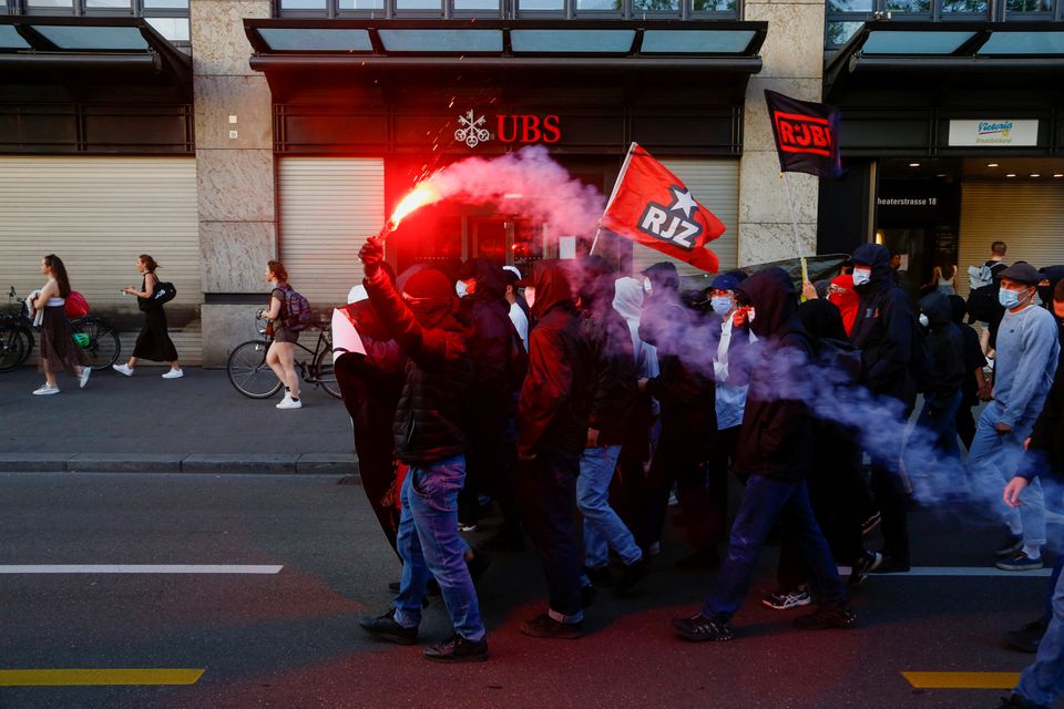 Φόρουμ Νταβός: Σοβαρά επεισόδια διαδηλωτών – αστυνομίας στη Ζυρίχη