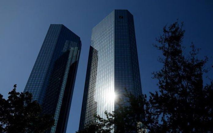 Deutsche Bank: Κατηγορείται για greenwashing – Εισβολή αστυνομικών στα γραφεία της