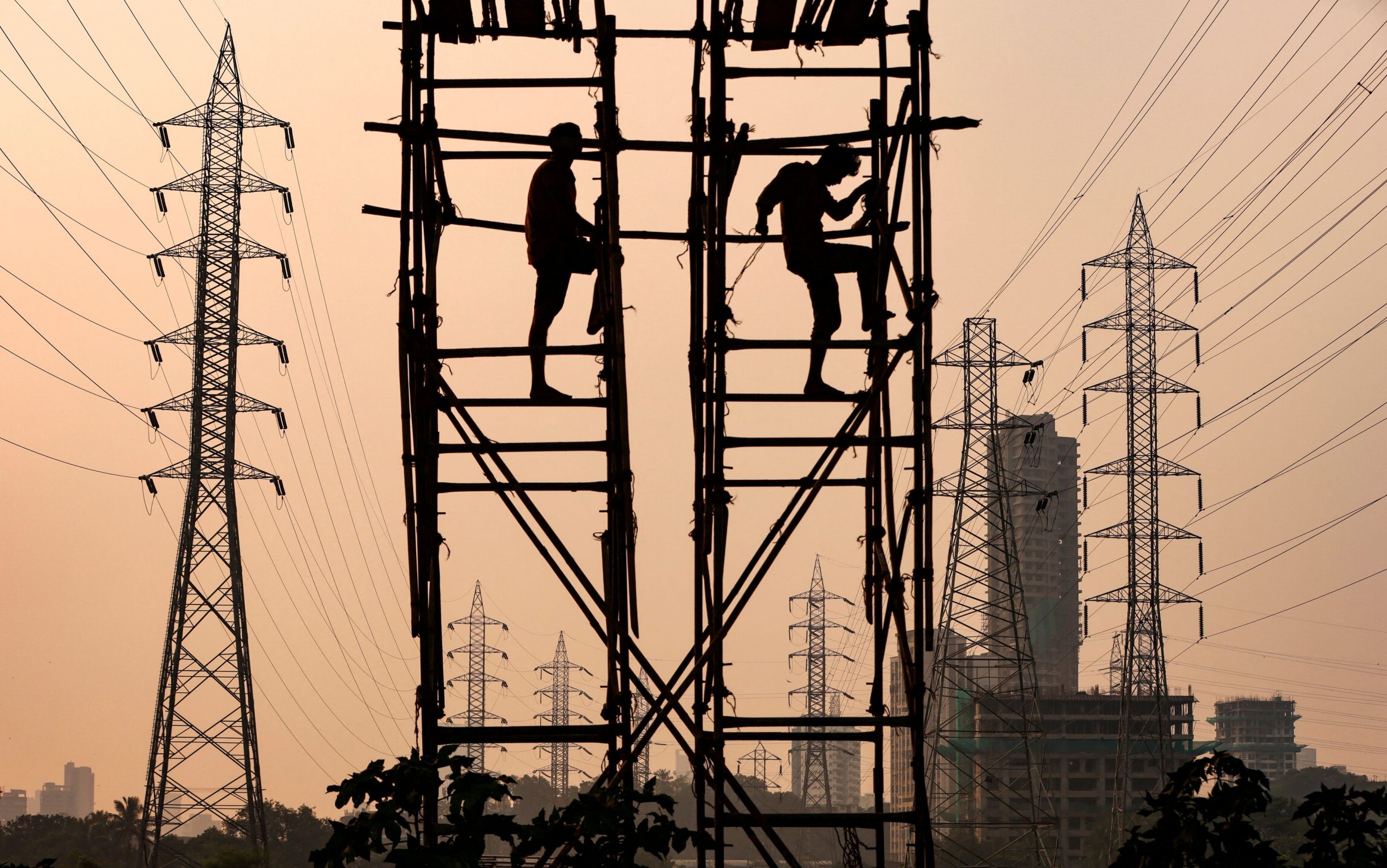 Ινδία: Αντιμέτωπη με τη χειρότερη έλλειψη ηλεκτρικής ενέργειας εδώ και 6 χρόνια