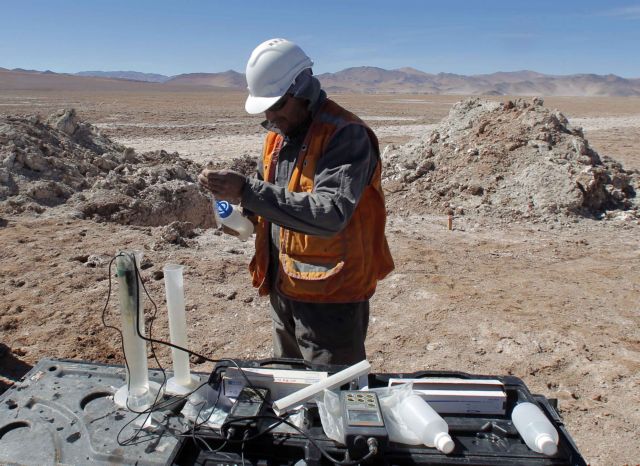 Χιλή: Δρομολογεί κρατική εταιρεία για τα εθνικά αποθέματα λιθίου – Πρόκειται για ορυκτό-κλειδί για την ηλεκτροκίνηση