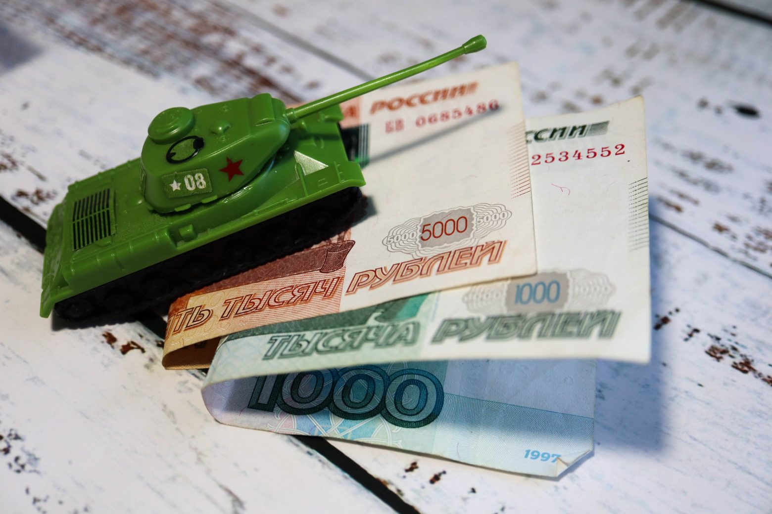 Ουκρανία: Πώς προτείνουν οι ΗΠΑ να χρηματοδοτήσουν την εμπόλεμη χώρα με «παγωμένα» ρωσικά κεφάλαια