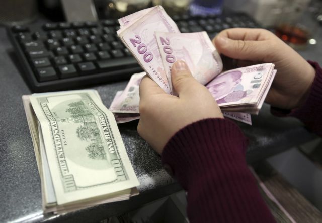 Τουρκία: Συνεχίζει τον πόλεμο κατά του δολαρίου