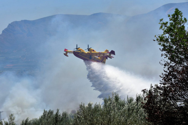 Messinia: Wildfire in progress – Aerial means to the rescue