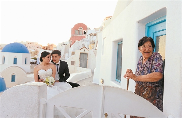 Foreigners flock to Greek islands for wedding vows