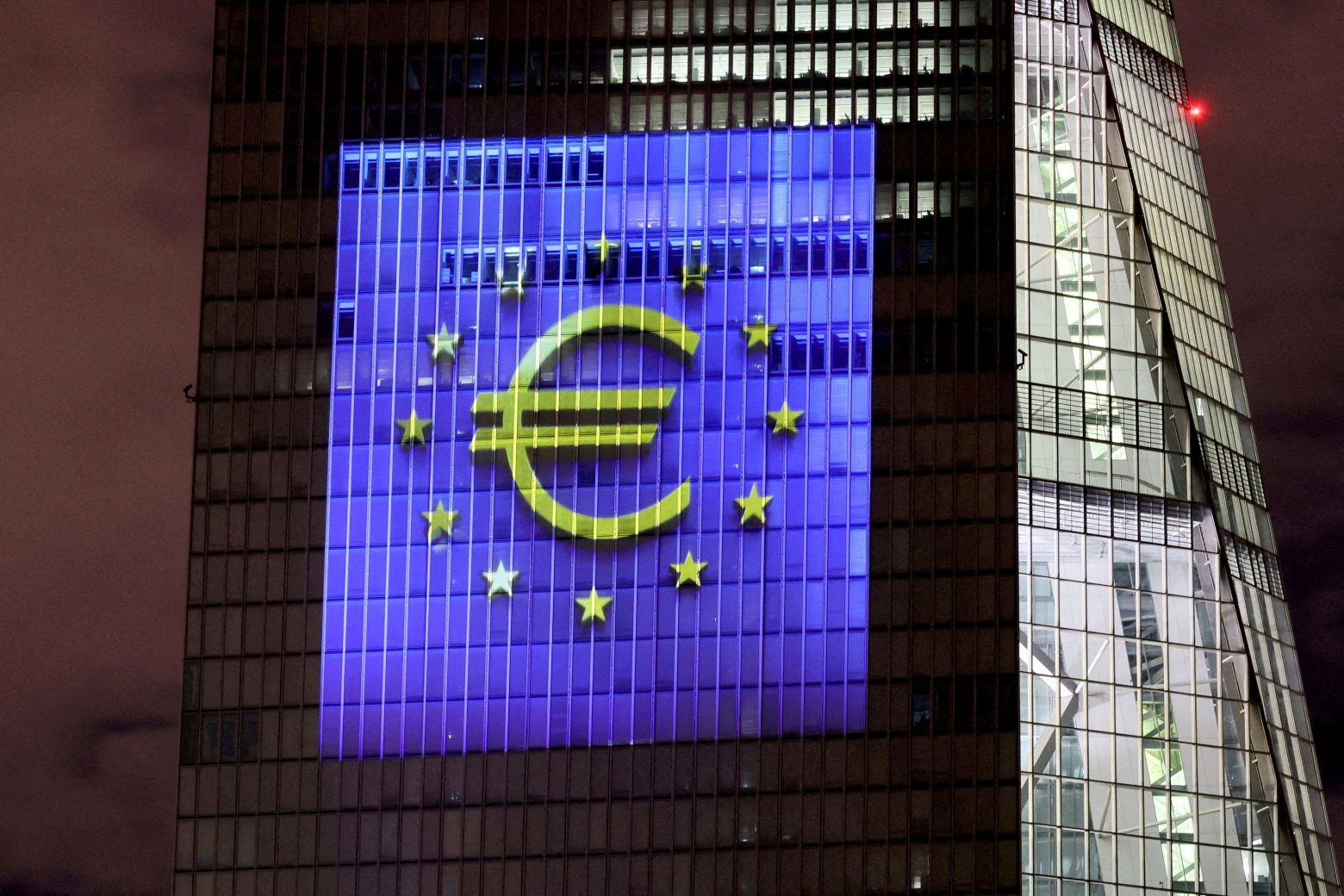 EFB:  Πιο σφιχτή δημοσιονομική πολιτική το 2024 στην ευρωζώνη