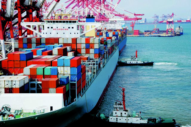 Ναυτιλία: Ατελείωτες ουρές στα εμπορικά λιμάνια