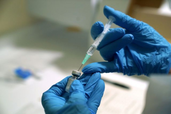 Κορωνοϊός: Εμβόλιο το φθινόπωρο όπως για τη γρίπη