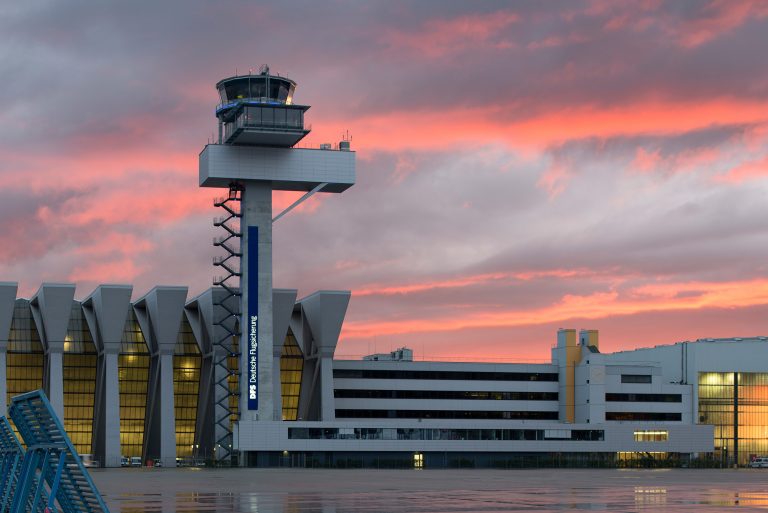 Fraport: Υπόσχεται να μειώσει τον χρόνο ελέγχων χειραποσκευών και επιβατών στη Φρανκφούρτη