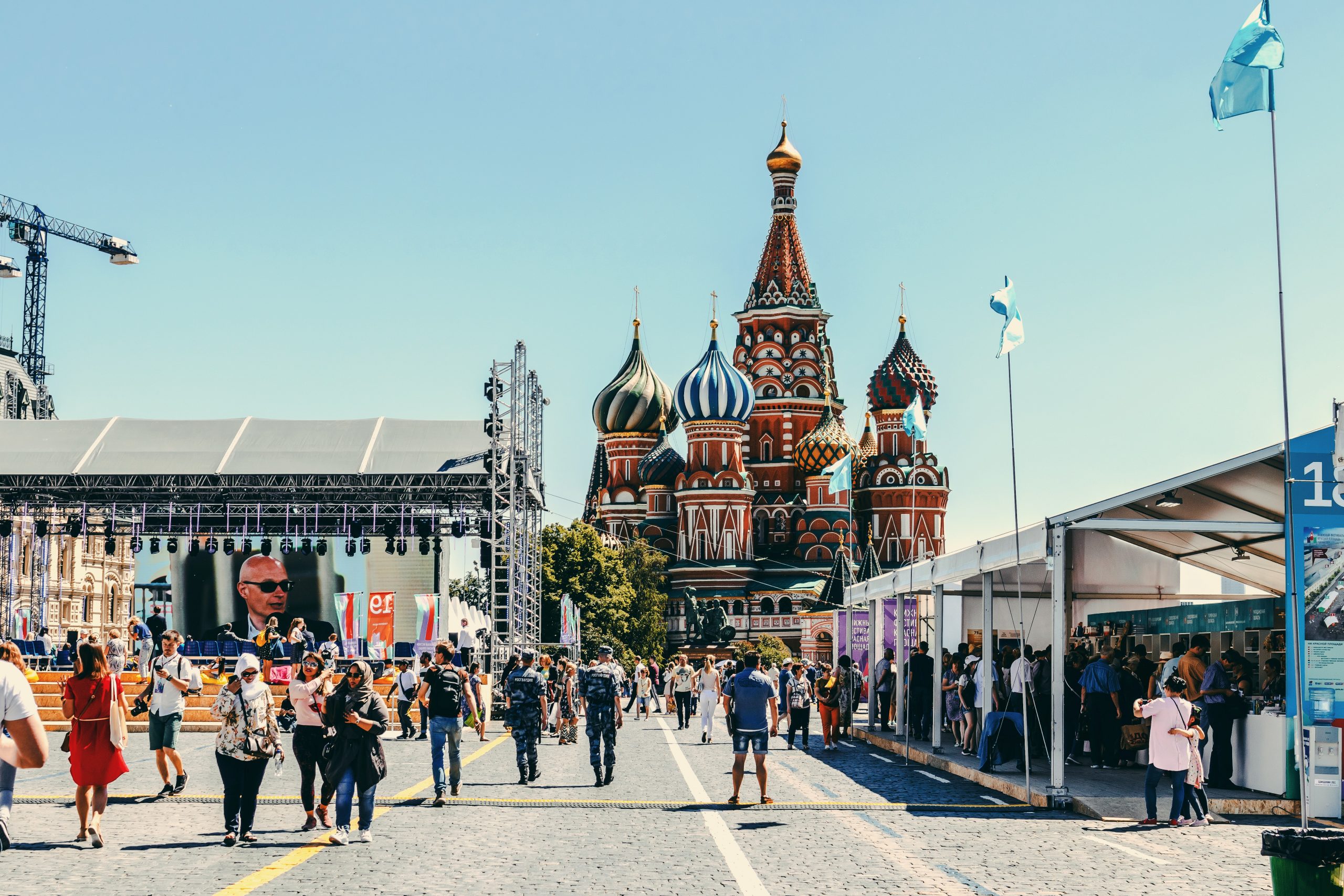 Ρωσία: Στα 59 δισ. δολάρια υπολογίζονται οι ζημιές της εξόδου των ξένων επιχειρήσεων και το κοντέρ συνεχίζει να γράφει…