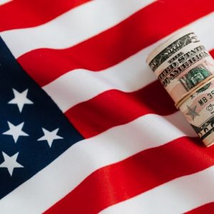 Μπορούν οι εταιρείες να πληρώσουν τα χρέη τους όταν τα επιτόκια ανεβαίνουν και η οικονομία παγώνει;