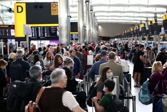 Βρετανία: Στις αεροπορικές εταιρείες η ευθύνη για να μην επαναληφθεί το χάος στα αεροδρόμια