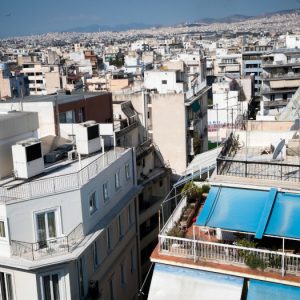 Στέγη: Ευρωπαϊκή «πρωτιά» της Ελλάδας στη δαπάνη για ένα «κεραμίδι»