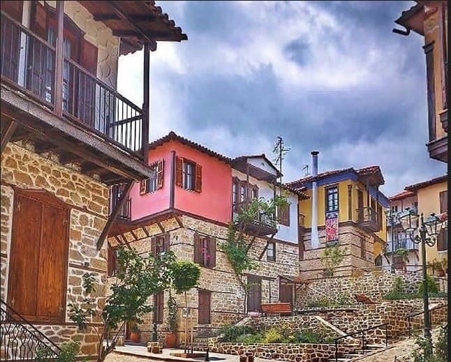 Τουρισμός: Ένα από τα τρία ομορφότερα χωριά της Ελλάδας η Αρναία Χαλκιδικής