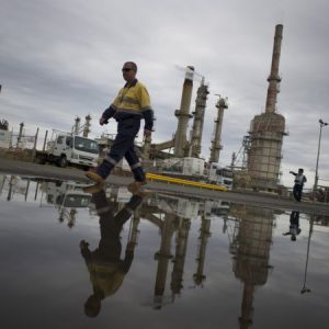 ΟΠΕΚ+: Νέες περικοπές στην παραγωγή πετρελαίου από τη Σαουδική Αραβία