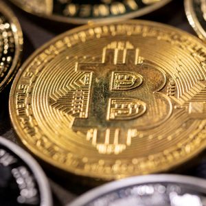 Bitcoin: Σε χαμηλό 3 μηνών μετά τη μήνυση των ΗΠΑ στη Binance