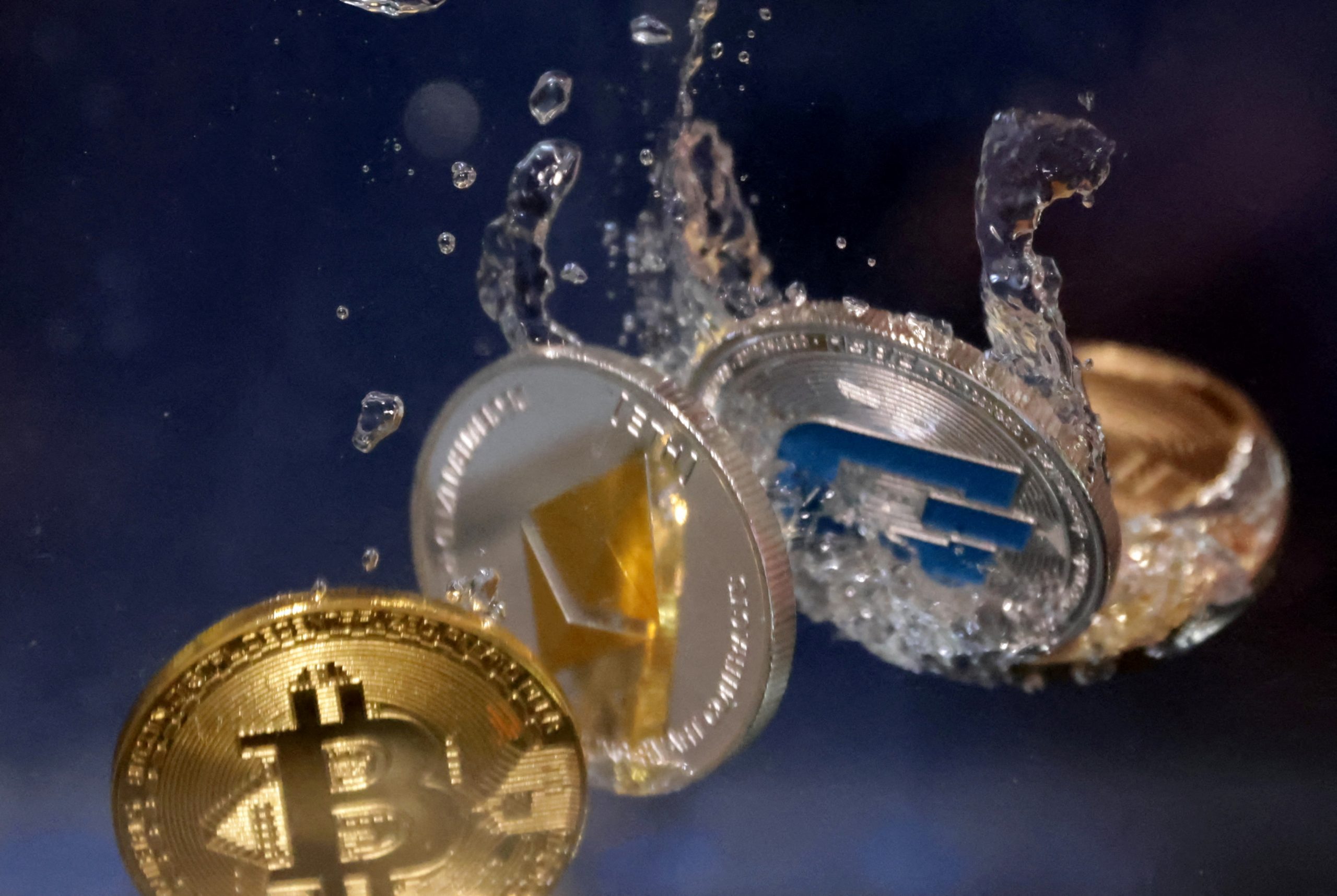 Bitcoin: Υποχώρησε κάτω από τις 24.000 δολάρια