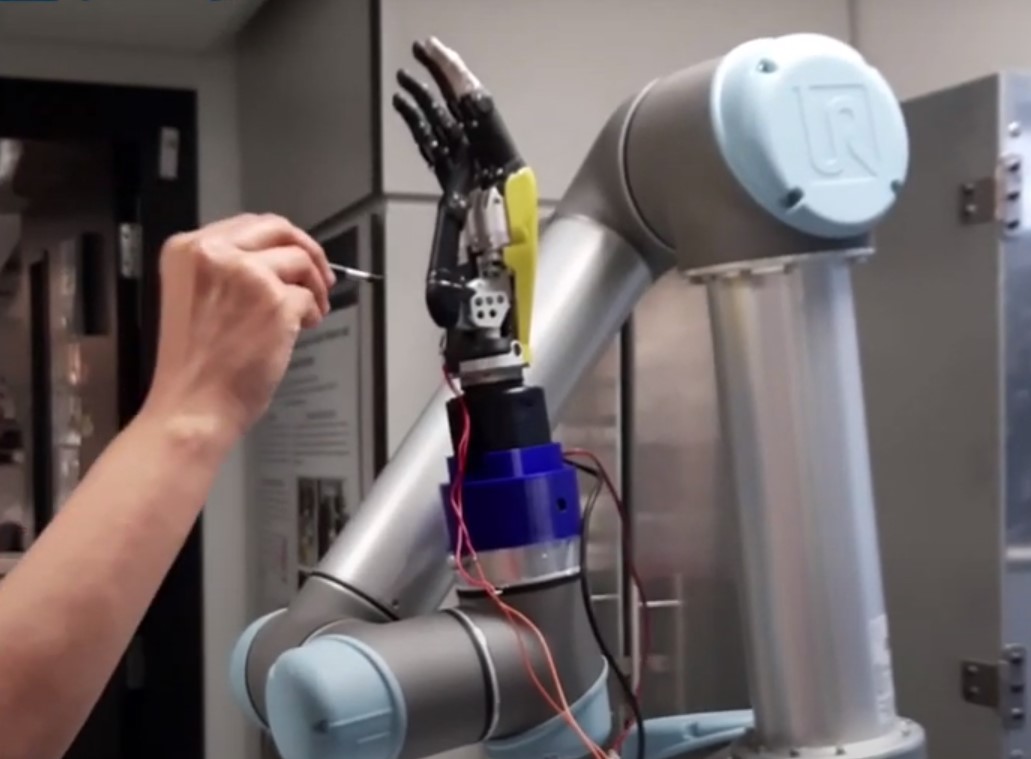 Ηλεκτρονικό δέρμα νιώθει πόνο και ανοίγει τον δρόμο για μία νέα γενιά ρομπότ