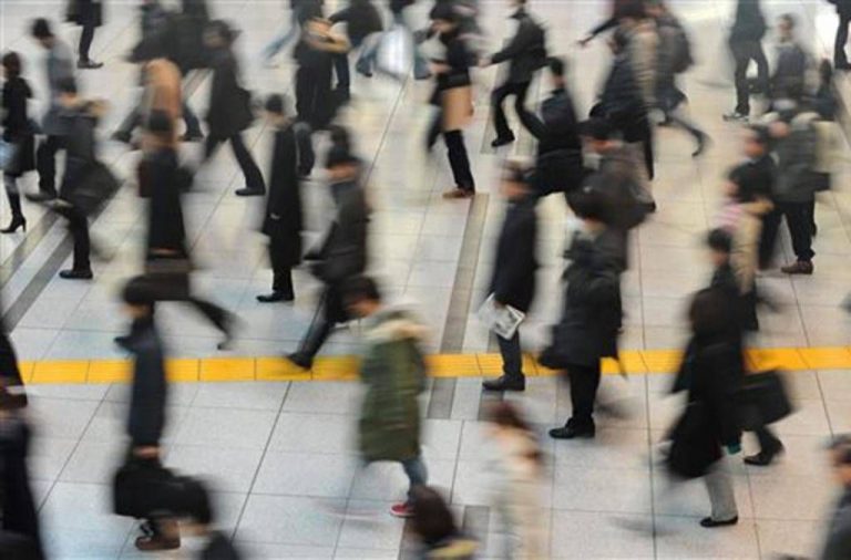 ΥΠΕΝ – Υπ. Μετανάστευσης: Εξάμηνη επέκταση σε προγράμματα κοινωφελούς χαρακτήρα