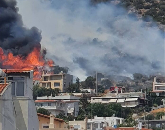 Φωτιά: Συναγερμός στην πυροσβεστική για πυρκαγιά στη Λούτσα