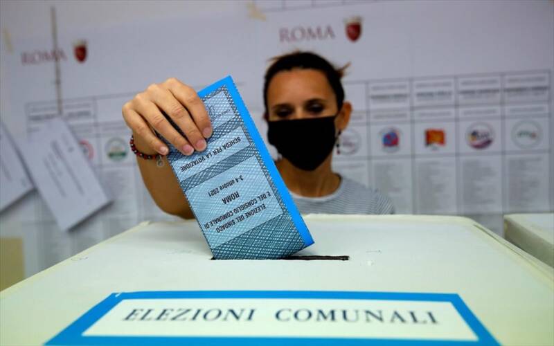 Ιταλία: Υπερίσχυσε η κεντροαριστερά στον δεύτερο γύρο των δημοτικών εκλογών