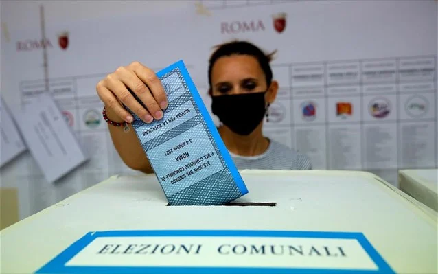 Ιταλία: Δημοτικές εκλογές και πέντε δημοψηφίσματα