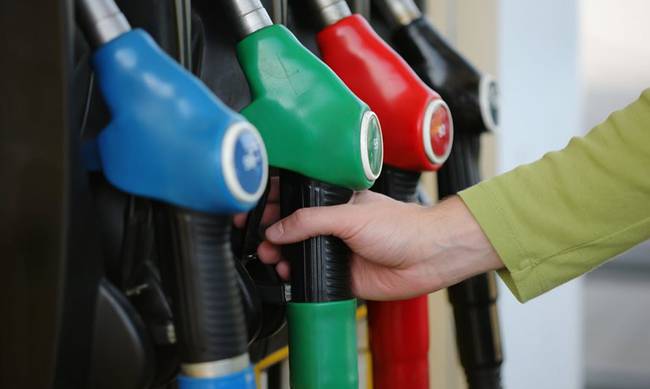 Καύσιμα: Φθηνότερη από σήμερα η βενζίνη στη Γερμανία