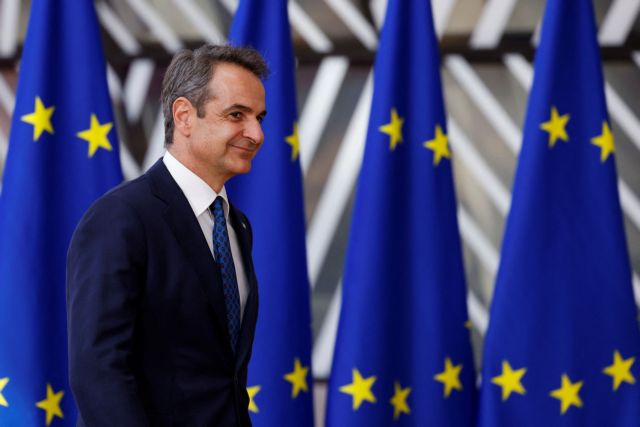 Mitsotakis hails move to grant Ukraine EU candidate-state status