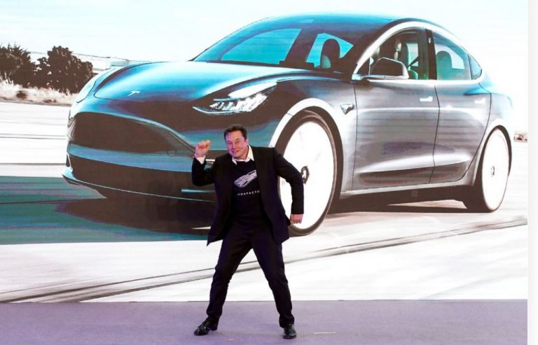 Μασκ: «Τέρμα το γκάζι» για την Tesla παρά τους φόβους για παγκόσμια ύφεση