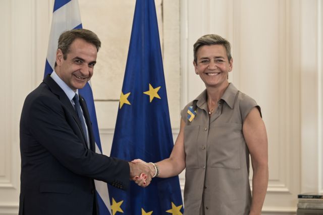 Mitsotakis welcomes Vestager; EU Exec VP thoroughly praises end of enhanced surveillance regime for Greece