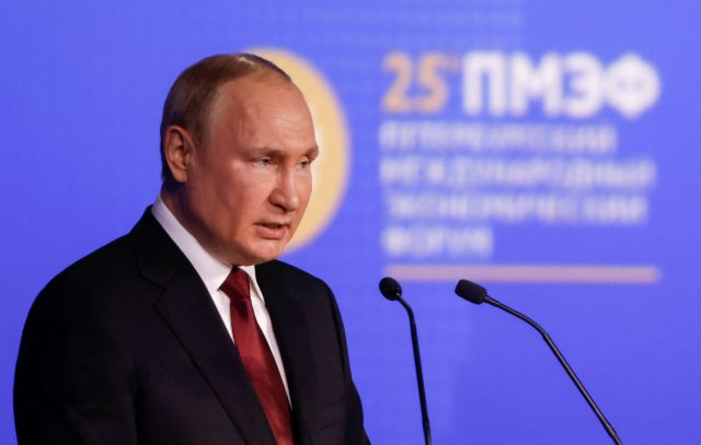 Δριμύ «κατηγορώ» του Πούτιν για τη Δύση από την Αγία Πετρούπολη