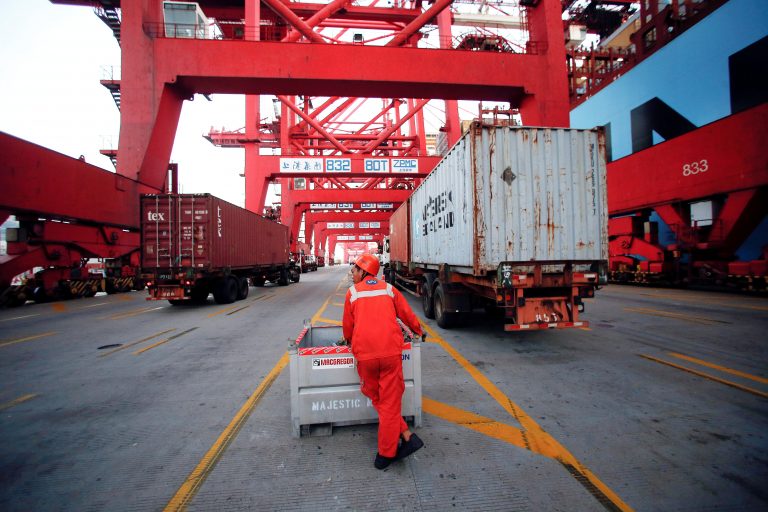 Σαγκάη: Ανακάμπτει ταχέως το μεγαλύτερο λιμάνι του κόσμου