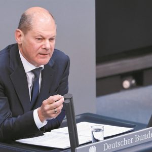 Σολτς: Θα προσπαθήσει να αποκλιμακώσει την ένταση στον κυβερνητικό συνασπισμό